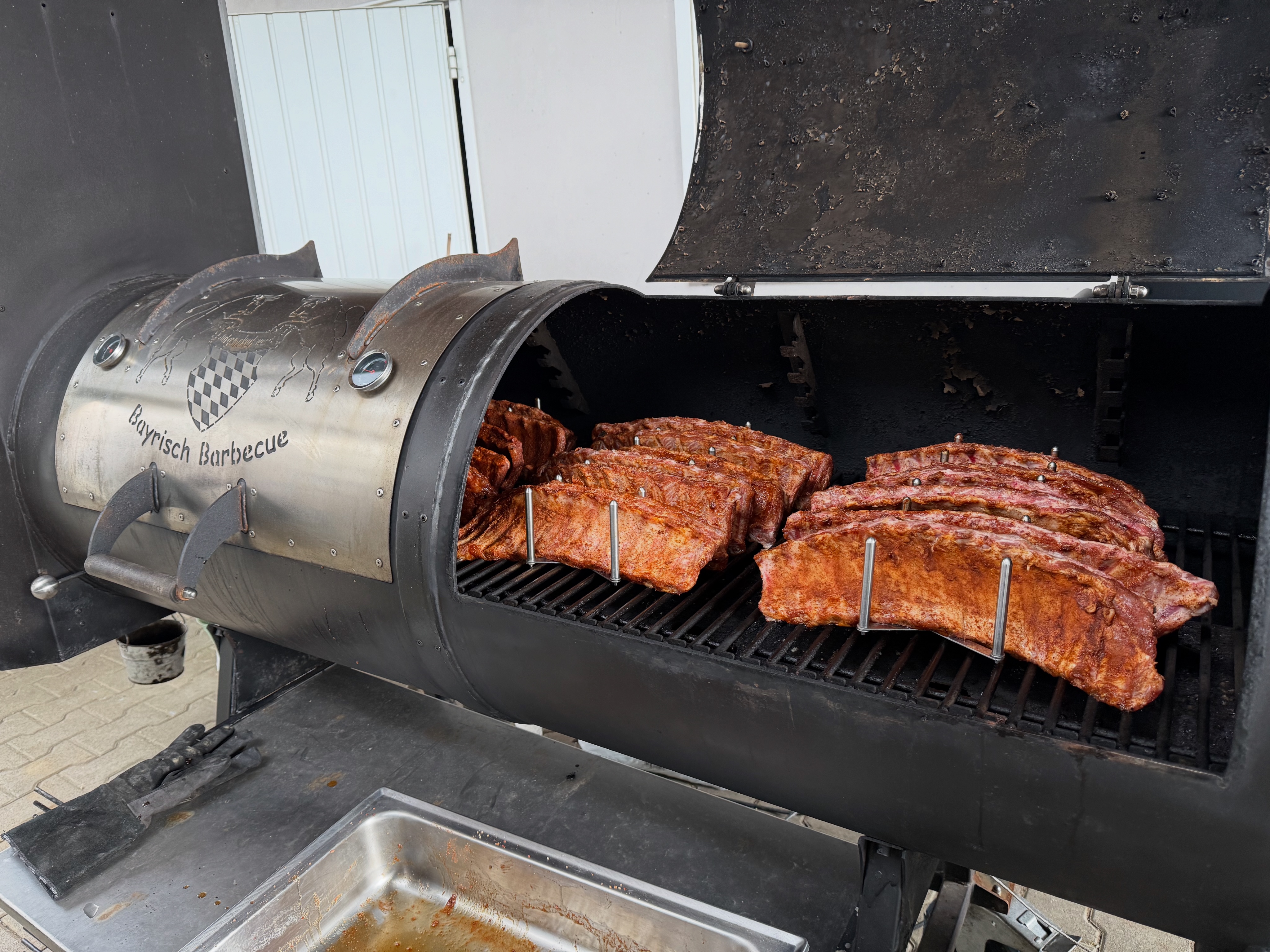 Der Bayrisch Barbecue Smoker im Einsatz