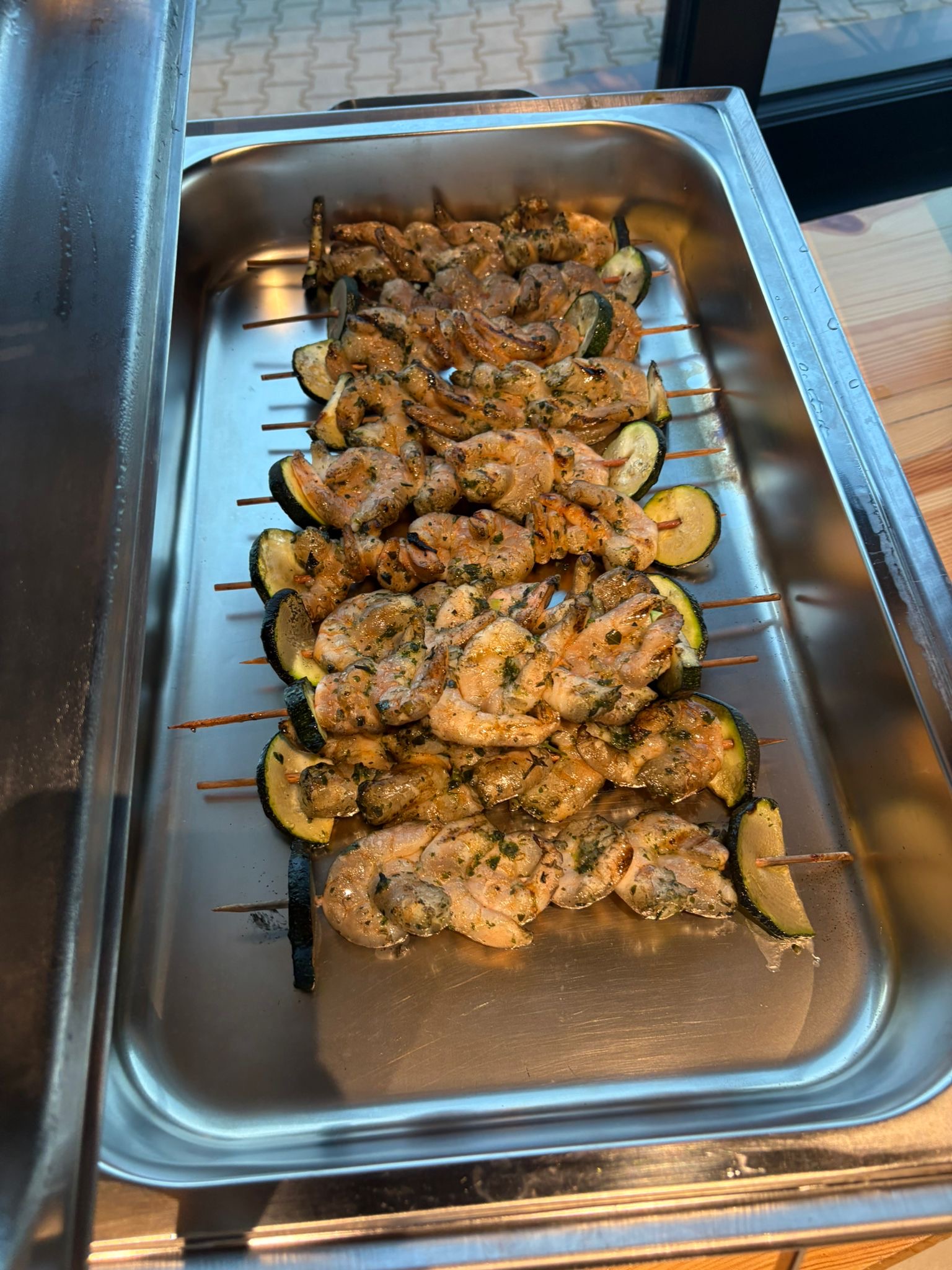 Garnelen-Spieße mit Zucchini