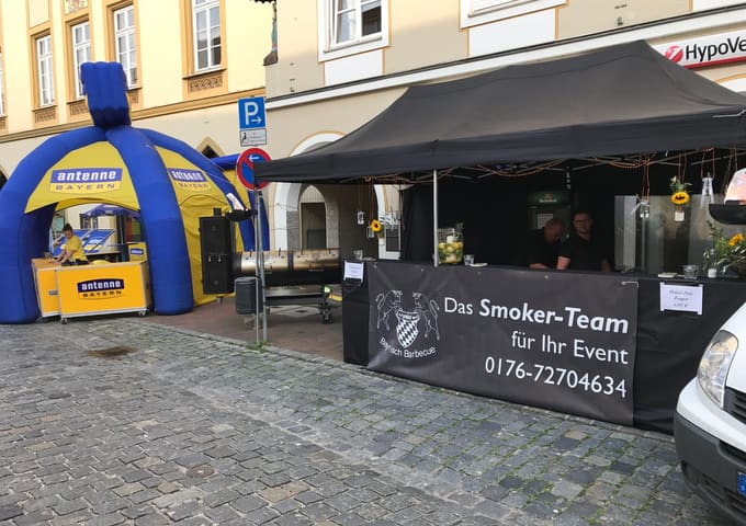 Bayrisch Barbecue Smoker-Team am Event-Stand