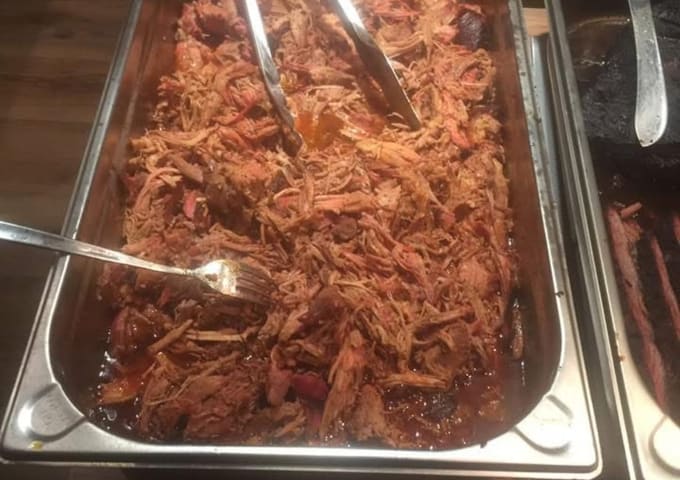Pulled Pork frisch aus dem Smoker