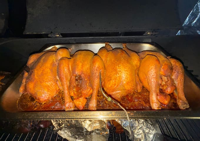 Ganze Hähnchen auf dem Smoker