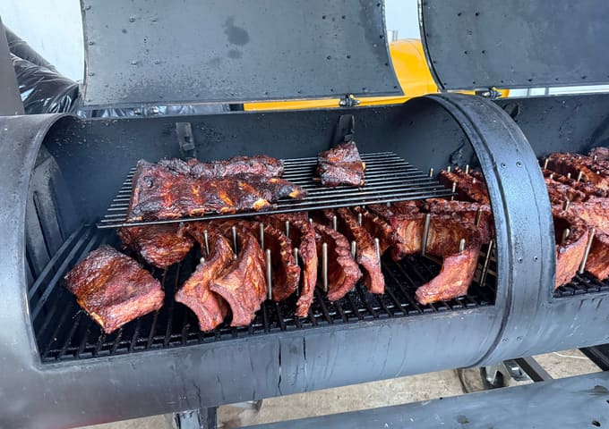 Spare Ribs im großen Bayrisch Barbecue Smoker