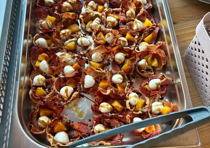 Antipasti — Tomaten, Mozzarella, Salami